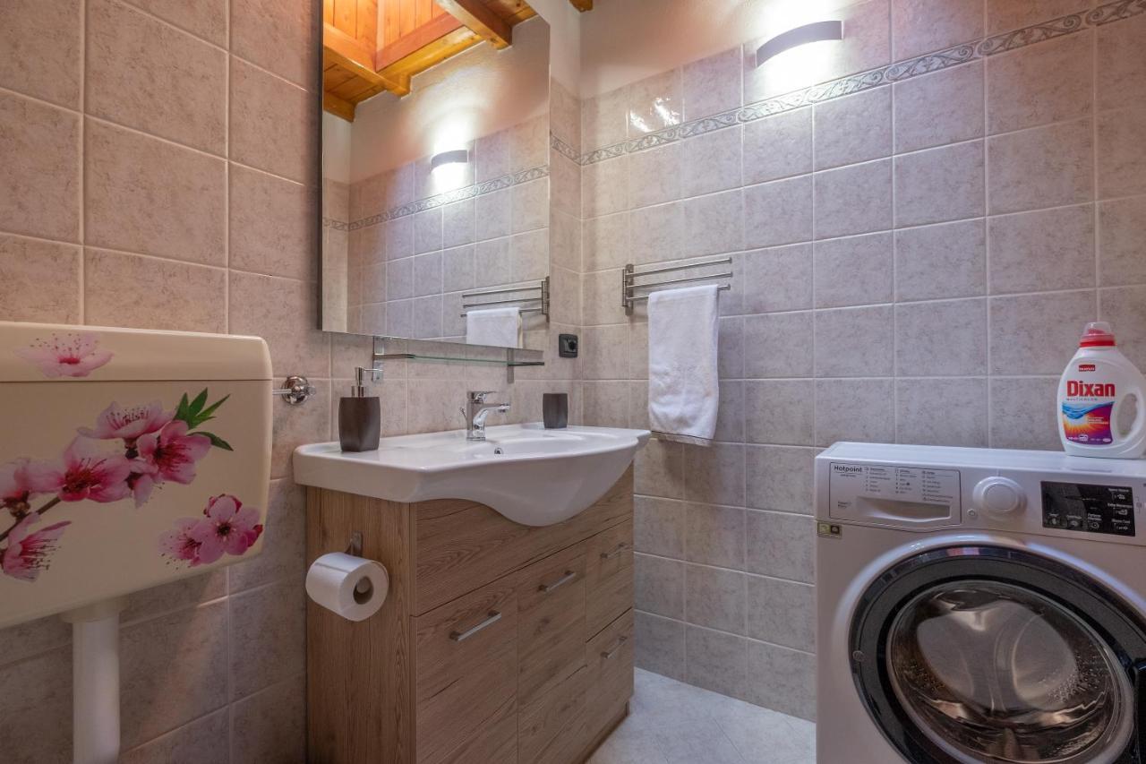 Happy Guest Apartments - Lake & Green Oasis Riva di Solto Exterior foto